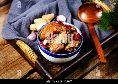 Gebratene Hähnchenflügel Stockfoto