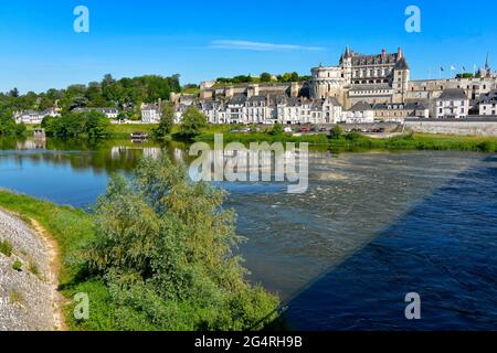 Fluss Loire in Amboise, eine Gemeinde, die für ihr herrliches Schloss bekannt ist, im Département Indre-et-Loire in Zentralfrankreich. Stockfoto