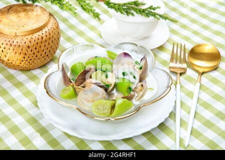 Muschel-Biskuit-Kürbissuppe Stockfoto