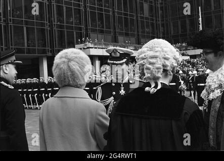 England, Hampshire, Portsmouth, Prinz Charles erhält am 4. März 1979 auf dem Guildhall Square die Freiheit der Stadt. Stockfoto