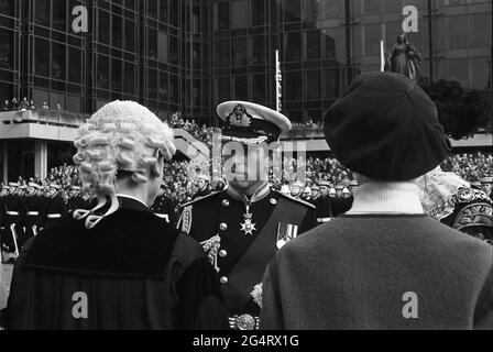 England, Hampshire, Portsmouth, Prinz Charles erhält am 4. März 1979 auf dem Guildhall Square die Freiheit der Stadt. Stockfoto