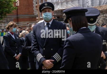 London, Großbritannien. Juni 2021. Mitglieder der Reisebranche protestieren vor den Houses of Parliament gegen Reisebeschränkungen in Großbritannien Kredit: Ian Davidson/Alamy Live News Stockfoto