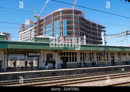 The Interchange Building in Construction Blick vom Bahnhof in Cardiff Central Square City Centre Wales Großbritannien 2021 KATHY DEWITT Stockfoto