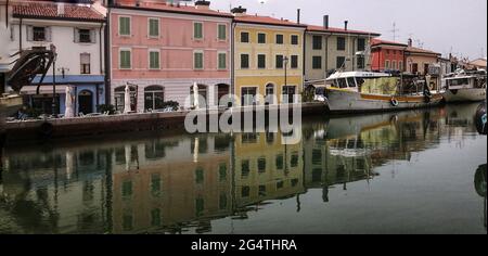 Boote auf dem Leonardesque Canal Port in Cesenatico, Italien Stockfoto