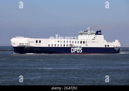 Das RO-RO-Frachtschiff Scandia Seaways wird am 29. Mai 2021 den Hafen von Rotterdam verlassen. Stockfoto