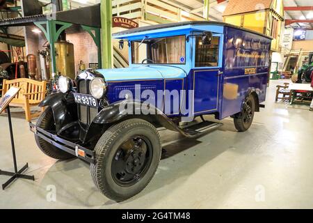 Jone's Metzger van, ein 1935 zwei-Tonnen-Ford BB, wie in Dad's Army, der BBC Comedy Show im Bressingham Steam Museum, Norfolk, England, Großbritannien, gezeigt Stockfoto