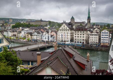 ZÜRICH - 28. APRIL: Blick auf eine Stadt am 28. April 2014 in Zürich, Schweiz. Zürich ist die größte Stadt der Schweiz und die Hauptstadt des Kantons Stockfoto