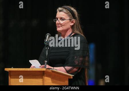 Virginia Warner liest aus „O Ship of State“ von Henry Wadsworth Longfellow während der Beerdigungszeremonie von Senator John Warner in der Washington National Cathedral am Mittwoch, dem 23. Juni 2021 in Washington, DC. Foto von Oliver Contreras/Pool/ABACAPRESS.COM Stockfoto