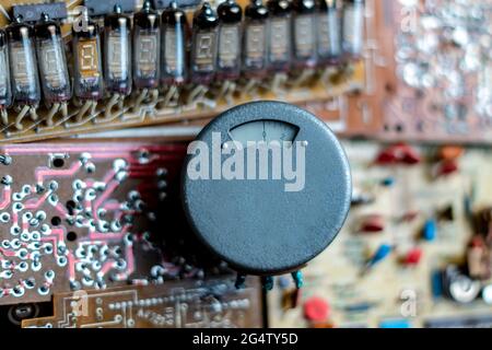 Nahaufnahme von altmodischen elektrischen Waage-Anzeiger analog Stockfoto