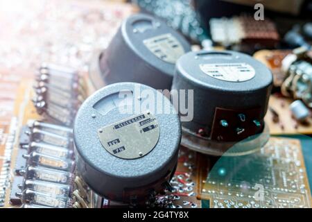 Nahaufnahme von altmodischen elektrischen Waage-Anzeiger analog Stockfoto