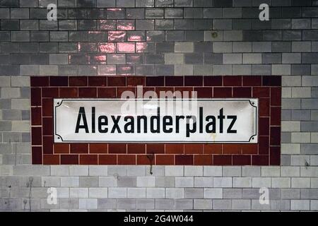 U-Bahn-Station Alexanderplatz in Berlin, Deutschland Stockfoto