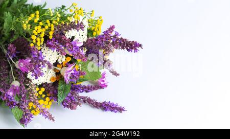 Schöne Buquet von gemischten bunten Sommer Wildblumen Stockfoto