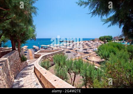 Kakkos Bay Strand (blaue Flagge), zwischen Ferma und Koutsounari Dörfer, Ierapetral, Lassithi, Kreta, Griechenland. Stockfoto