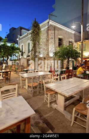 'Odeio' (wörtlich 'Odeon') eine wunderschöne Taverne in der Stadt Ierapetra, Lassithi, Kreta, Griechenland. Stockfoto