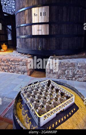 INSEL SAMOS, ÄGÄIS, GRIECHENLAND. Das Museum des samischen Weins in der Stadt Vathy (auch bekannt als „Samos Stadt“) Stockfoto