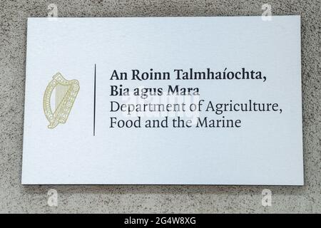 Dublin 2, Dublin, Irland, 11. Juni 2021. Schild vor dem Landwirtschaftsministerium Stockfoto