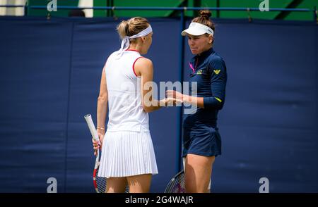 Eastbourne, Großbritannien. Juni 2021. Elena Vesnina und Veronika Kudermetova aus Russland spielen Doppel beim Viking International WTA 500 Tennisturnier 2021 am 23. Juni 2021 im Devonshire Park Tennis in Eastbourne, England - Foto Rob Prange/Spanien DPPI/DPPI/LiveMedia Kredit: Unabhängige Fotoagentur/Alamy Live News Stockfoto