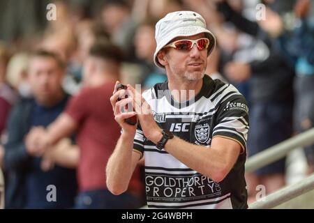 Leigh, England - 19. Juni 2021 - Hull FC Fan während der Rugby League Betfred Super League Leigh Centurions gegen Hull FC im Leigh Sports Village Stadium, Leigh, Großbritannien Dean Williams/Alamy Live News Stockfoto