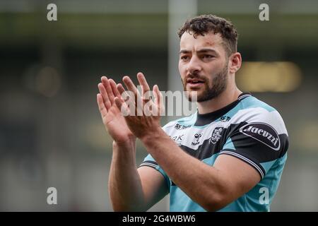 Leigh, England - 19. Juni 2021 - Jake Connor (1) vom Hull FC bestätigt Fans nach einem Sieg in der Rugby League Betfred Super League Leigh Centurions gegen Hull FC im Leigh Sports Village Stadium, Leigh, UK Dean Williams/Alamy Live News Stockfoto