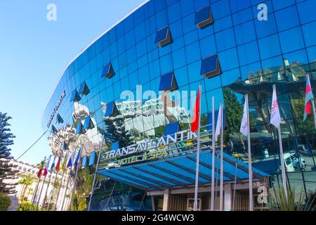 Goynuk, Antalya, Türkei - 11. Mai 2021: Türkei, Goynuk, Hotel Transatlantic in Form eines Schiffes in Goynuk, Antalya, Türkei am 11. Mai 2021 Stockfoto