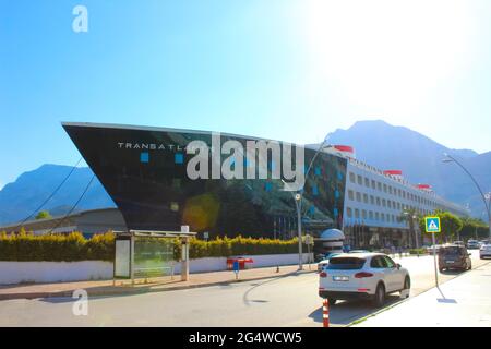 Goynuk, Antalya, Türkei - 11. Mai 2021: Türkei, Goynuk, Hotel Transatlantic in Form eines Schiffes in Goynuk, Antalya, Türkei am 11. Mai 2021 Stockfoto