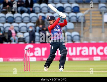 Englands Jason Roy schlägt beim Twenty20 International Match in Sophia Gardens, Cardiff, durch. Bilddatum: Mittwoch, 23. Juni 2021. Stockfoto