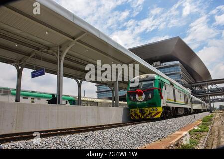 Der Bahnhof Ebute Metta, bekannt als Mobolaji Johnson Station, ist der größte Bahnhof in Westafrika mit einer Kapazität von 6000 Passagieren. Nigeria. Stockfoto