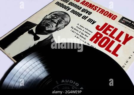 Musik-Album des Disco-, Jazz- und Blueskünstlers Louis Armstrong auf Vinyl-Schallplatte. Titel: AI't Gonna Give Nobody None of My Jelly Roll Album Cover Stockfoto