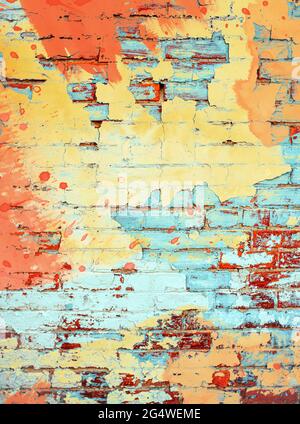Hell gefärbte orange gelb und aqua türkis Farbe Splatter digitale Malerei auf Backsteinwand Hintergrundstruktur mit leerem Raum für Text Stockfoto