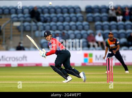 Englands Jason Roy schlägt beim Twenty20 International Match in Sophia Gardens, Cardiff, durch. Bilddatum: Mittwoch, 23. Juni 2021. Stockfoto