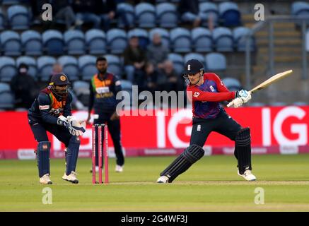 Englands Jason Roy schlägt beim Twenty20 International Match in Sophia Gardens, Cardiff, durch. Bilddatum: Mittwoch, 23. Juni 2021. Stockfoto