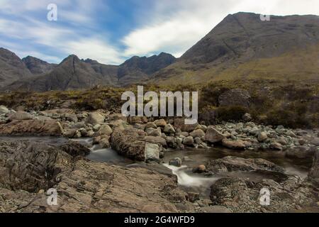 Die zerklüftete Landschaft in der Nähe von Fairy Pools auf der Isle of Skye in Schottland, Großbritannien Stockfoto