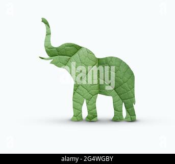 3D Green Elephant Konzept. Blattform des Elefanten isoliert auf weißem Hintergrund. Rette den Wald, rette Tiere - Weltumwelttag oder Erdtag. Stockfoto