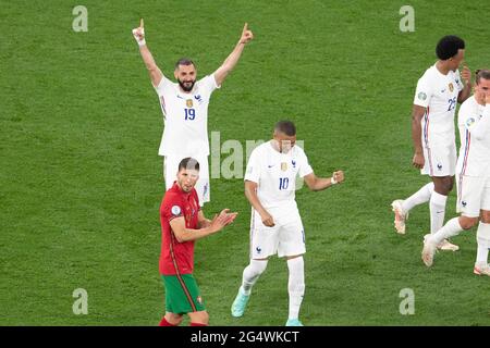 Frankreichs Stürmer Karim Benzema feiert sein zweites Tor beim UEFA Euro 2020 Championship Group F Spiel zwischen Frankreich und Portugal in der Puskas Arena, am 23. Juni 2021 in Budapest, Ungarn. Foto von David Niviere/ABACAPRESS.COM Stockfoto