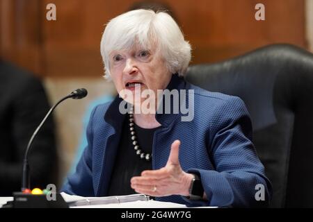 (210623) -- WASHINGTON, 23. Juni 2021 (Xinhua) -- die US-Finanzminister Janet Yellen bezeugte während einer Anhörung des Unterausschusses für die Senatsermächtigungen zum Haushaltsplan für das Geschäftsjahr 2022 für das Finanzministerium auf dem Kapitol in Washington, DC, USA, am 23. Juni 2021. (Greg Nash/Pool via Xinhua) Stockfoto