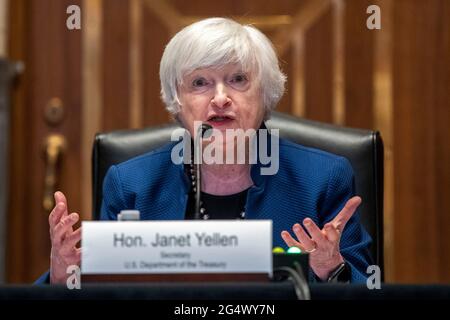 (210623) -- WASHINGTON, 23. Juni 2021 (Xinhua) -- die US-Finanzminister Janet Yellen bezeugte während einer Anhörung des Unterausschusses für die Senatsermächtigungen zum Haushaltsplan für das Geschäftsjahr 2022 für das Finanzministerium auf dem Kapitol in Washington, DC, USA, am 23. Juni 2021. (Shawn Thew/Pool über Xinhua) Stockfoto