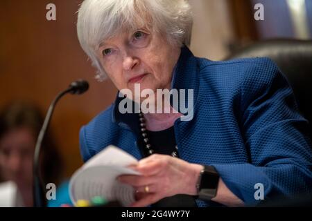 (210623) -- WASHINGTON, 23. Juni 2021 (Xinhua) -- die US-Finanzminister Janet Yellen bezeugte während einer Anhörung des Unterausschusses für die Senatsermächtigungen zum Haushaltsplan für das Geschäftsjahr 2022 für das Finanzministerium auf dem Kapitol in Washington, DC, USA, am 23. Juni 2021. (Shawn Thew/Pool über Xinhua) Stockfoto