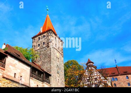 Stadttor-Turm Tiergartnertor in Nürnberg. Mittelalterliche Architektur in Deutschland Stockfoto