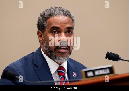 Washington, DC, USA. Juni 2021. 23. Juni 2021 - Washington, DC, USA: Der US-Vertreter STEVEN HORSFORD (D-NV) spricht bei einer Anhörung des Haushaltsausschusses des Repräsentantenhauses. Quelle: Michael Brochstein/ZUMA Wire/Alamy Live News Stockfoto