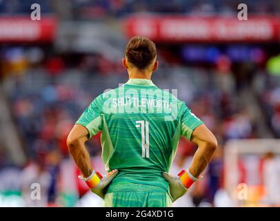 Chicago, USA. Juni 2021. Major League Soccer (MLS) der Chicago Fire FC Torwart Bobby Shuttleworth beobachtet seine Teamkollegen, wie der Fire auf dem Soldier Field in Chicago, IL, USA, dem FC Cincinnati gegenüberstand. Cincinnati gewann 1:0. Kredit: Tony Gadomski/All Sport Imaging/Alamy Live Nachrichten Stockfoto