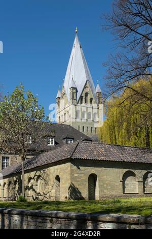 St. Patrokli Kirchturm an sonnigen Tagen, Soest, Nordrhein-Westfalen, Deutschland Stockfoto