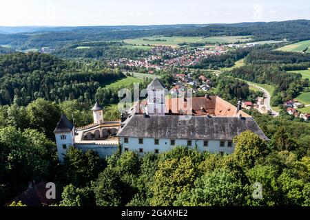 Deutschland, Bayern, Heiligenstadt in Oberfranken, Hubschrauberansicht von Schloss Greifenstein im Sommer Stockfoto