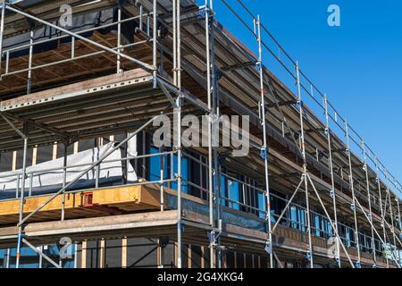 Ein Gerüst auf einem neuen Gebäude Stockfoto