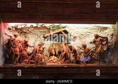 Weihnachtskrippe im Dom in Modena Italien Stockfoto