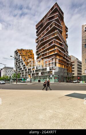 FRANKREICH, PARIS (75013), ZAC PARIS RIVE GAUCHE, PLACE FARHAT HACHED, HAUSBAU (ARCHITEKT: HAMONIC + MASSON & ASSOCIES) IM MASSENA-SEKTOR Stockfoto