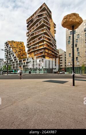 FRANKREICH, PARIS (75013), ZAC PARIS RIVE GAUCHE, PLACE FARHAT HACHED, HAUSBAU (ARCHITEKT: HAMONIC + MASSON & ASSOCIES) IM MASSENA-SEKTOR Stockfoto