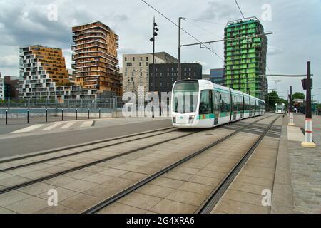 FRANKREICH, PARIS (75013), ZAC PARIS RIVE GAUCHE, BOULEVARD DU GENERAL D'ARMEE JEAN SIMON, STRASSENBAHNHALTESTELLE AVENUE DE FRANCE Stockfoto