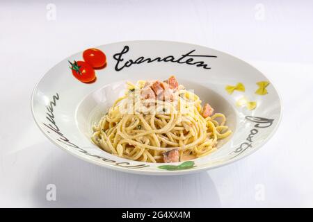 Pasta mit Lachs und Ricotta-Käse Stockfoto