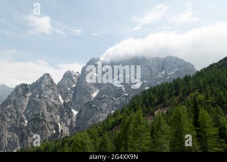 Erstaunliches Panoramafoto über den Nationalpark Triglav am höchsten Punkt Sloweniens. Dies ist auf den Julischen alpen Berg. Farbenfrohe Landschaft mit hoher Qualität Stockfoto