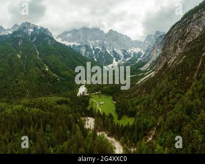 Erstaunliches Panoramafoto über den Nationalpark Triglav am höchsten Punkt Sloweniens. Dies ist auf den Julischen alpen Berg. Farbenfrohe Landschaft mit hoher Qualität Stockfoto